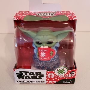 Star Wars The Mandalorian Bounty Holiday Grogu Holding Mug